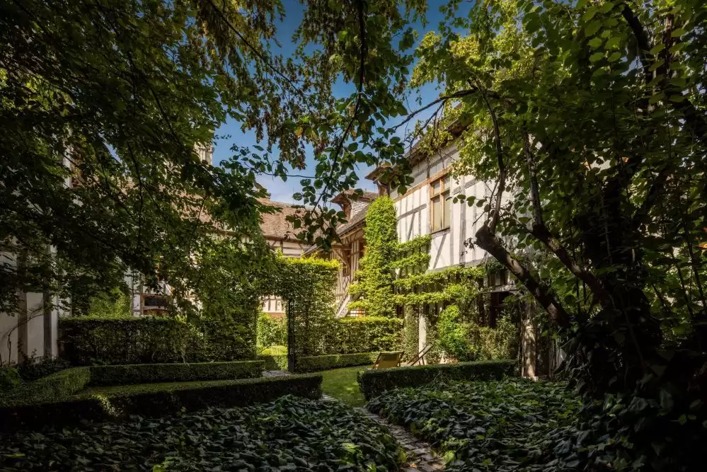 Maison de Rhodes & Champ des Oiseaux