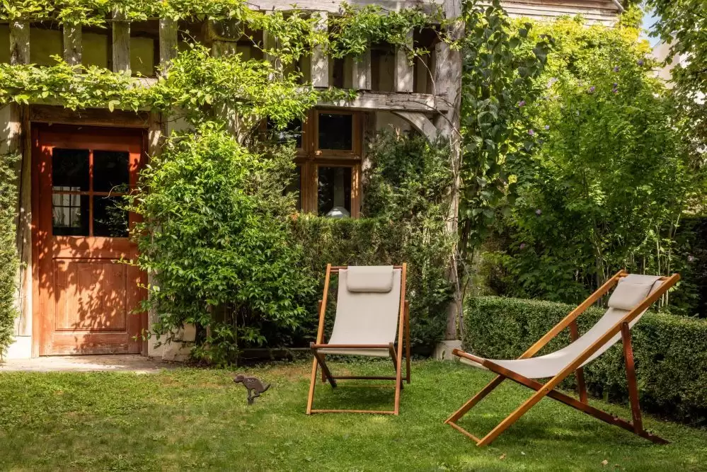 Maison de Rhodes & Champ des Oiseaux