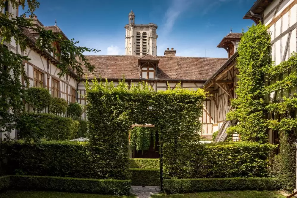 Maison de Rhodes & Champ des Oiseaux