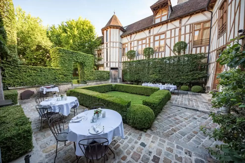 Maison de Rhodes & Champ des Oiseaux